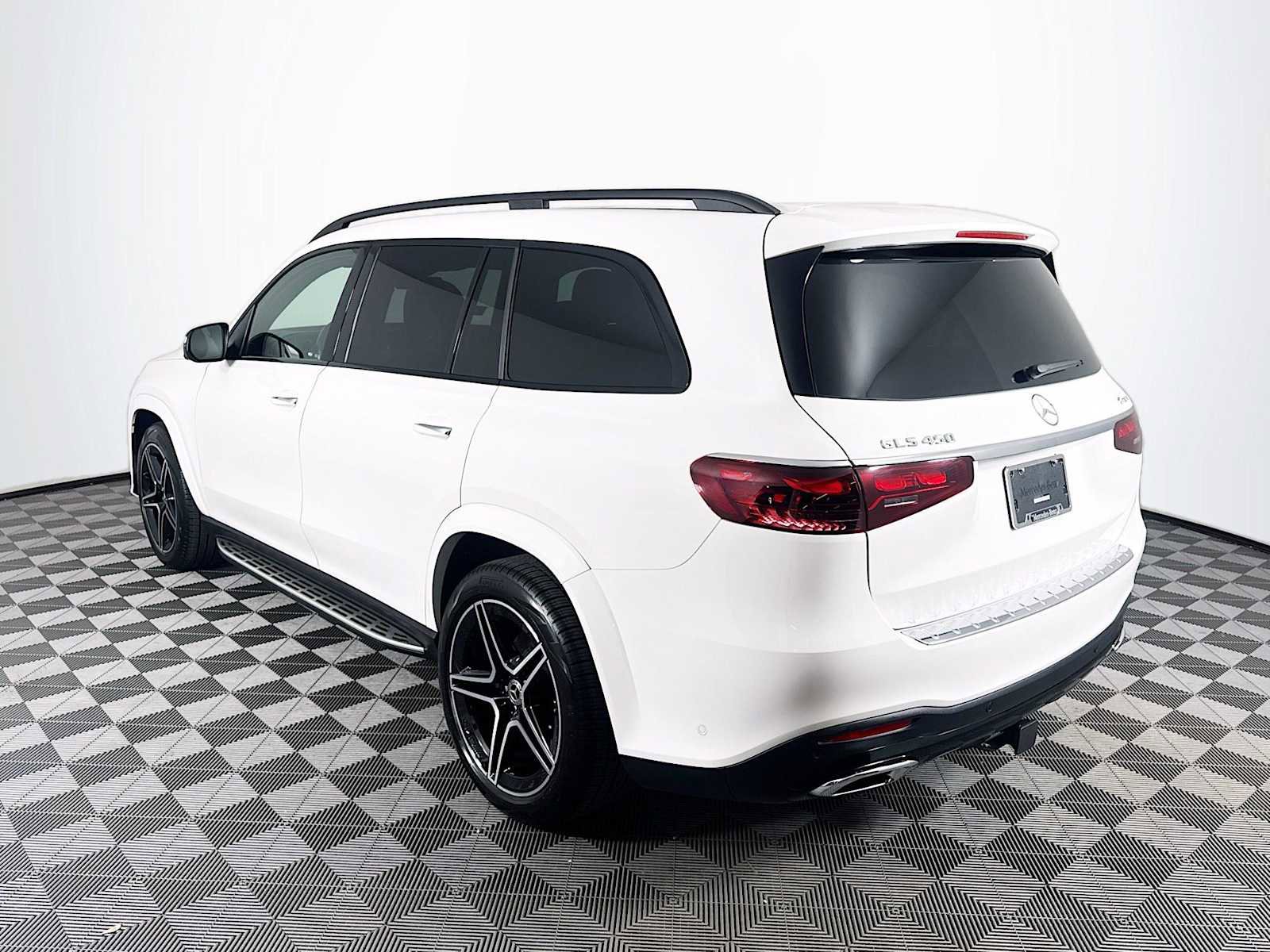 Used 2024 Mercedes-Benz GLS 450 4MATIC image 7