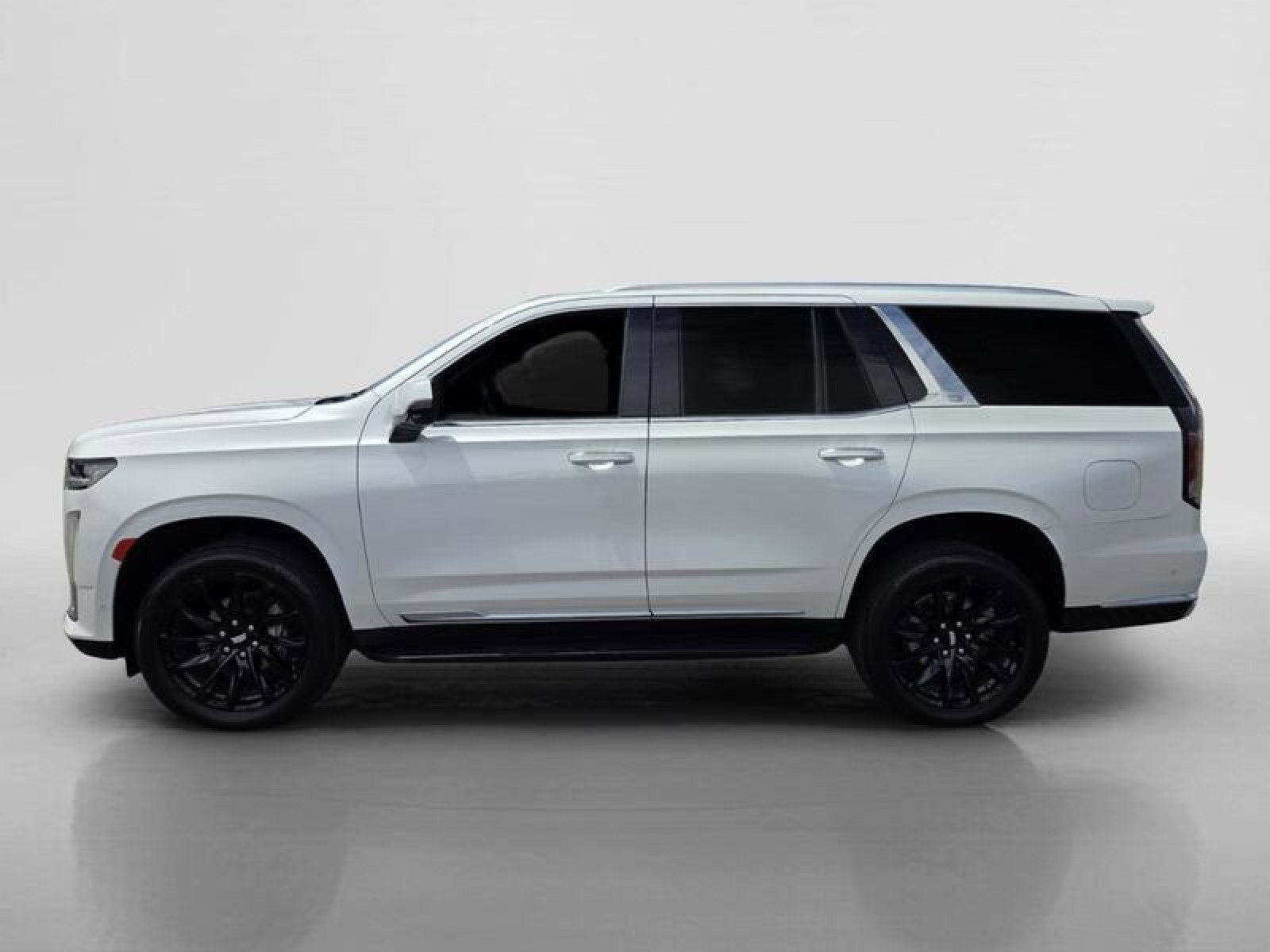 Used 2022 Cadillac Escalade Premium Luxury AWD/4WD image 2