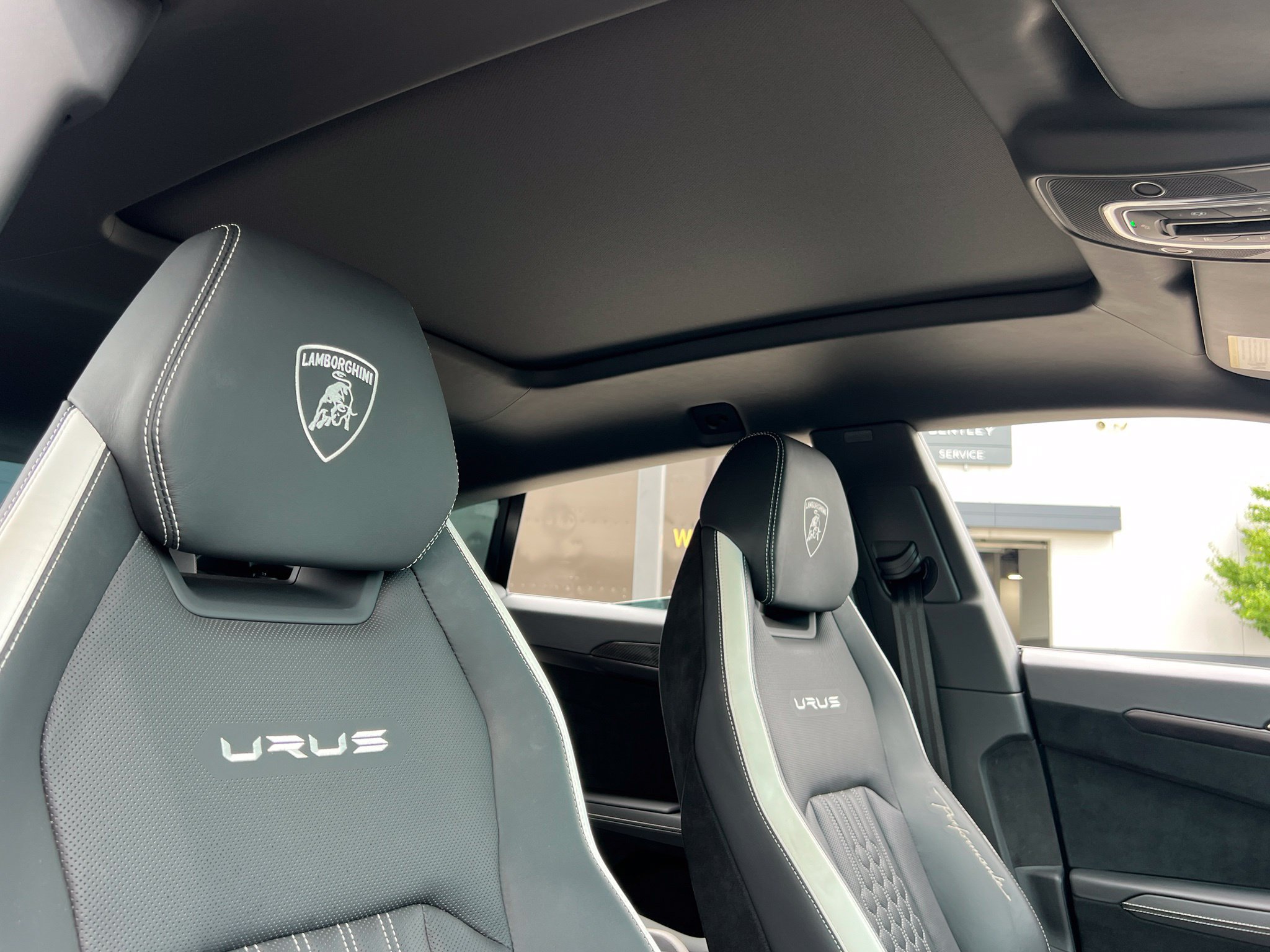 Used 2023 Lamborghini Urus Performante AWD/4WD image 26