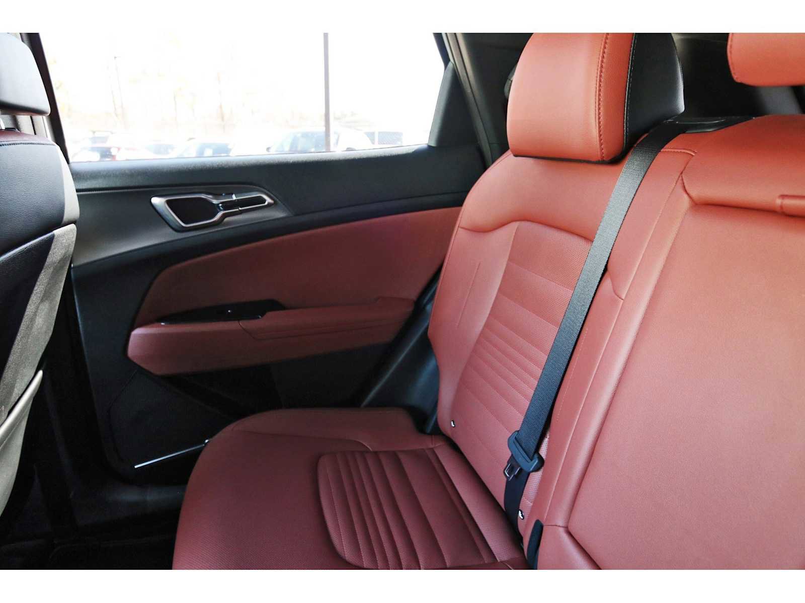 Used 2025 Kia Sportage SX image 9