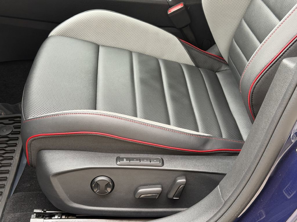 Used 2024 Volkswagen GTI SE w/ SE Leather Seats Package image 29