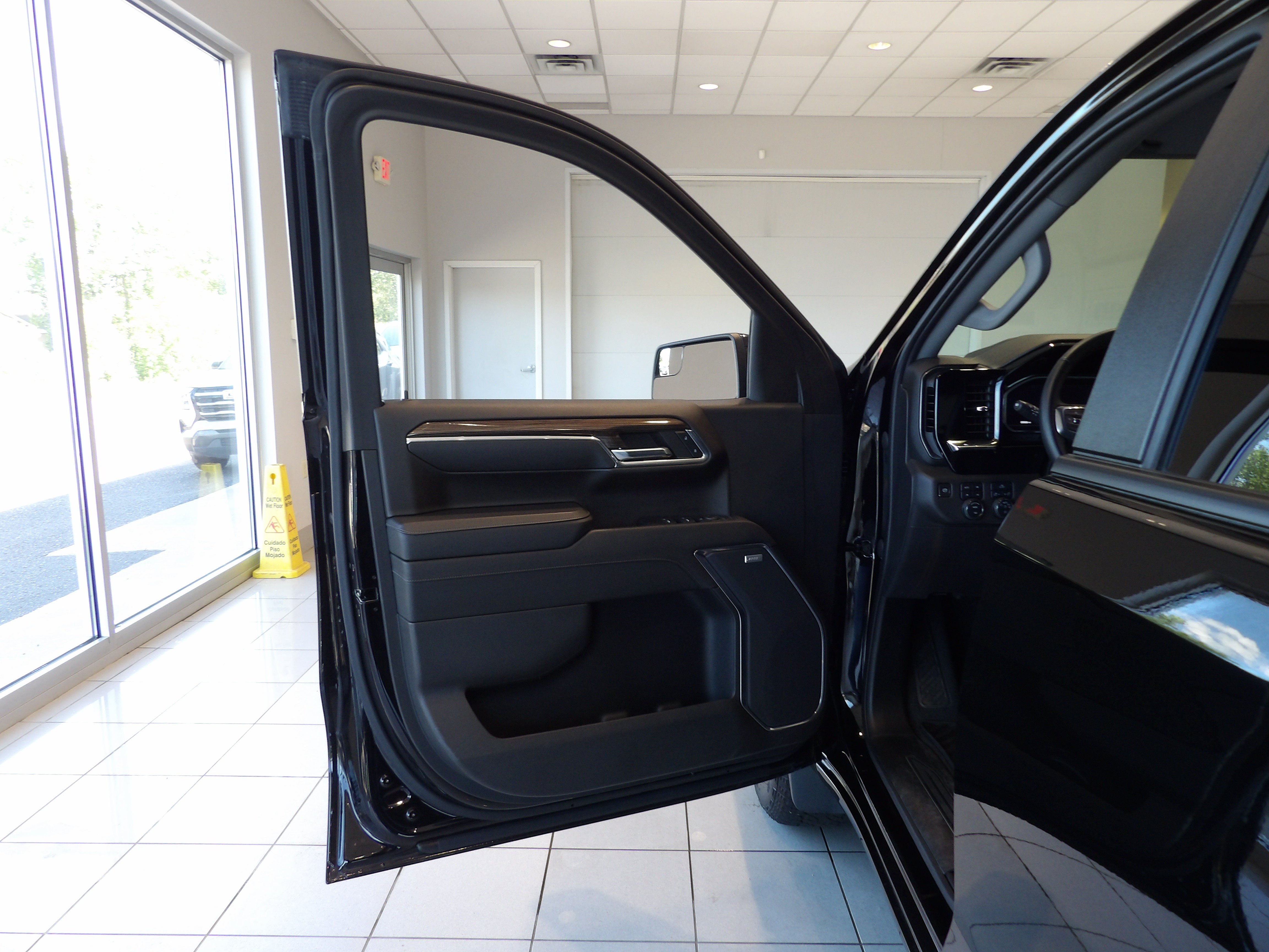 Used 2023 Chevrolet Silverado 1500 RST w/ Convenience Package II AWD/4WD image 7