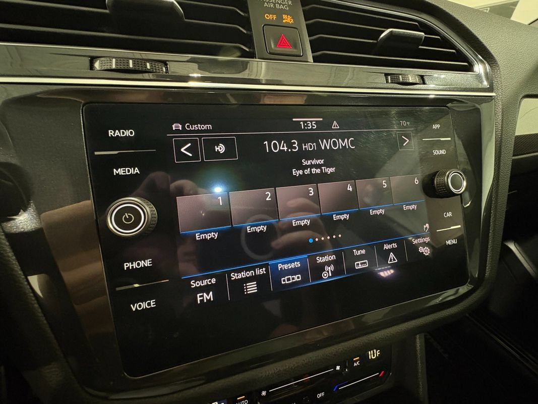 Used 2022 Volkswagen Tiguan SE R-Line AWD/4WD image 19