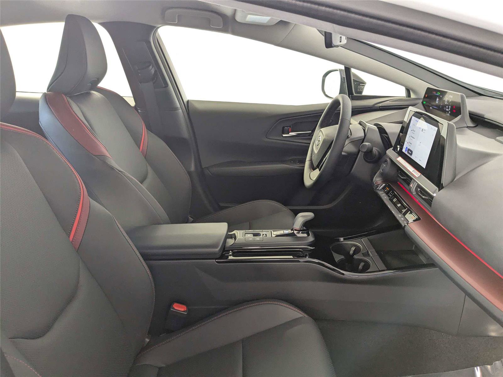 Used 2025 Toyota Prius Plug-In Hybrid image 31