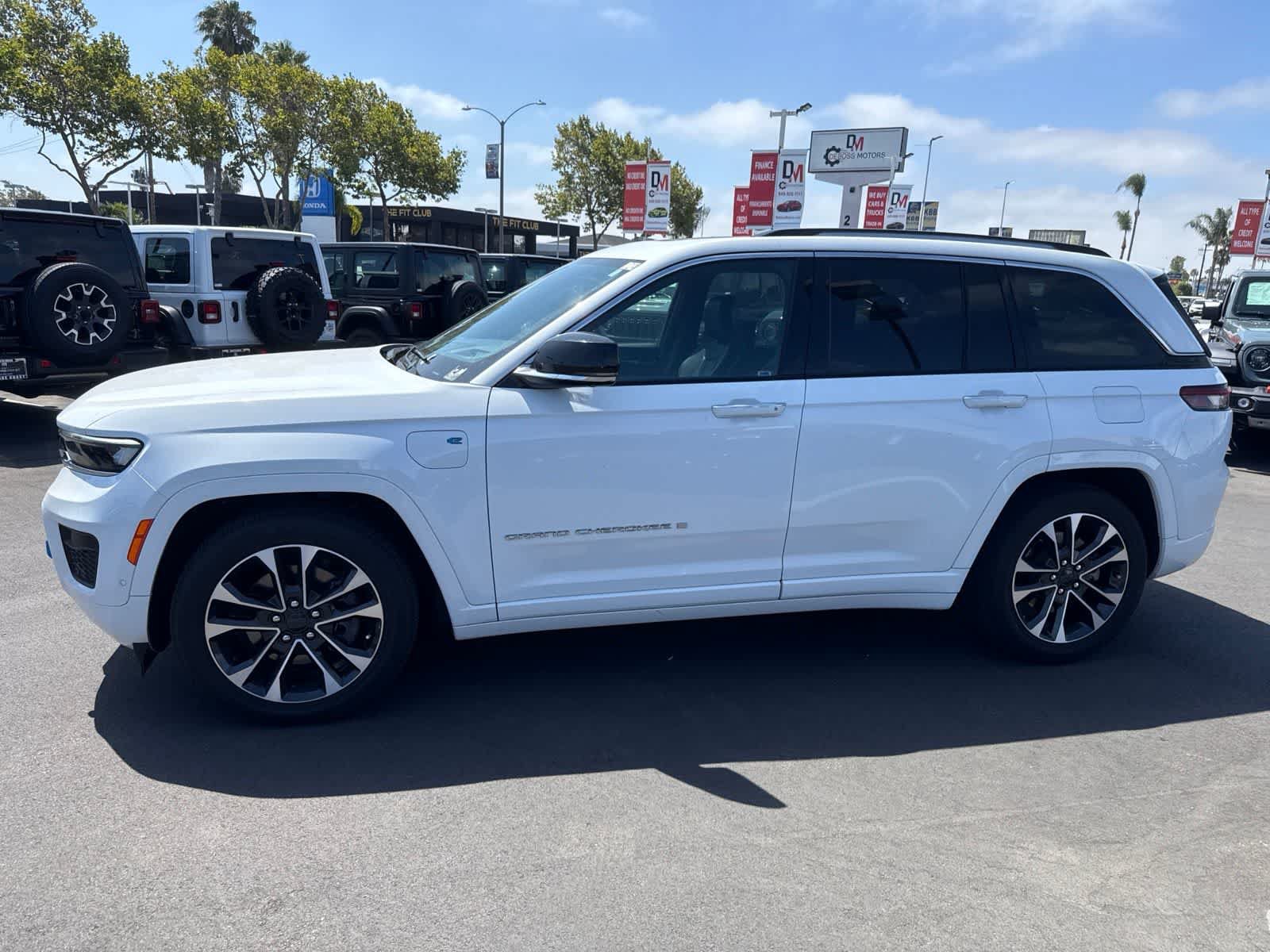 Used 2023 Jeep Grand Cherokee Overland w/ Advanced Protech Group III AWD/4WD image 24