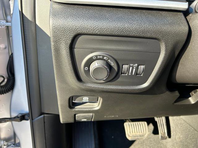 New 2025 Jeep Grand Cherokee Altitude image 18