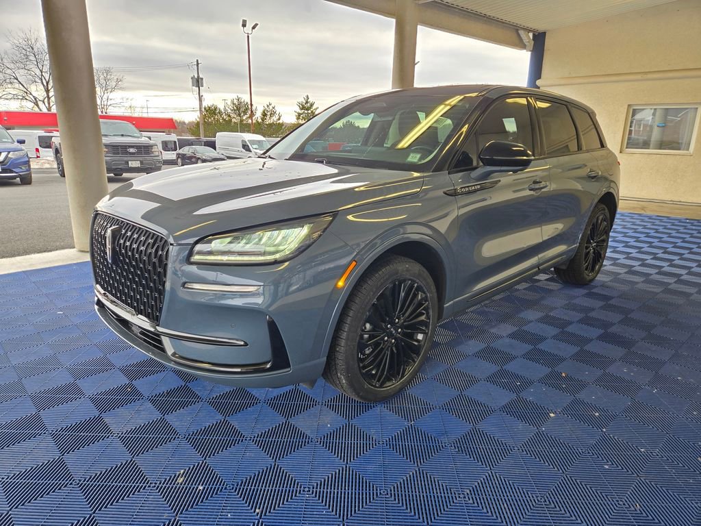 Used 2023 Lincoln Corsair AWD w/ Equipment Group 101A image 4