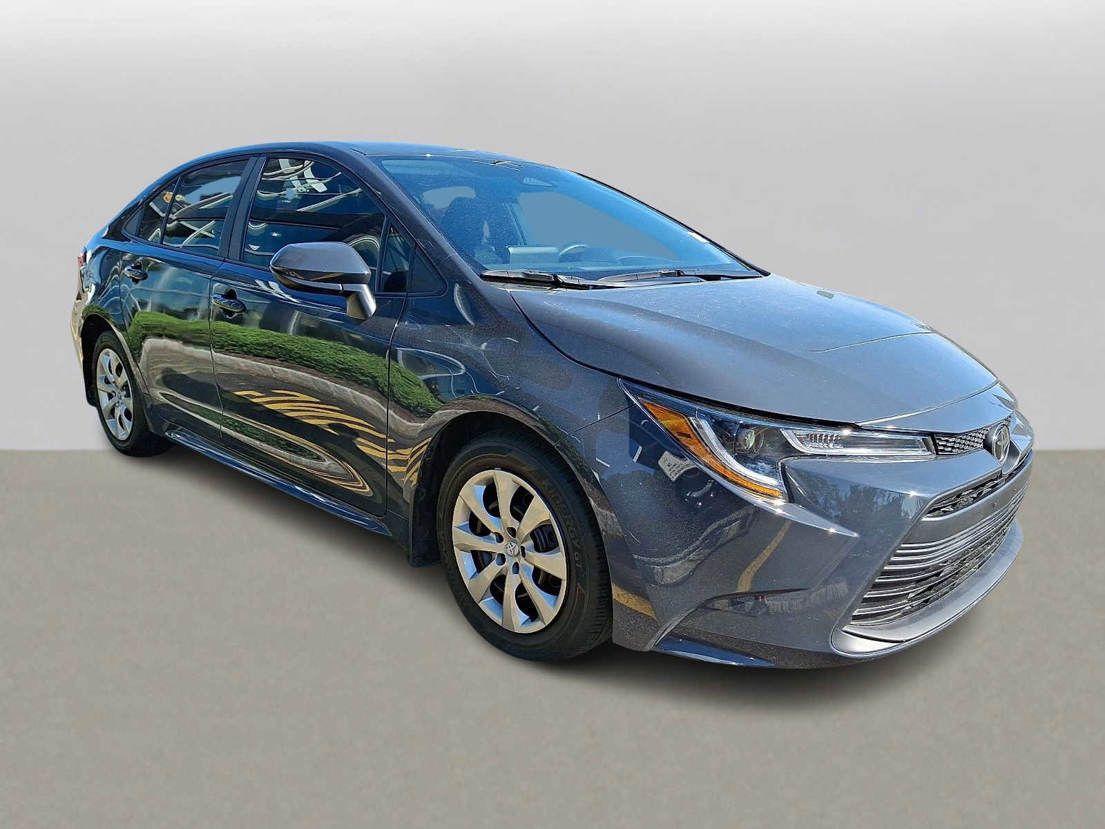 Used 2025 Toyota Corolla LE FWD image 3