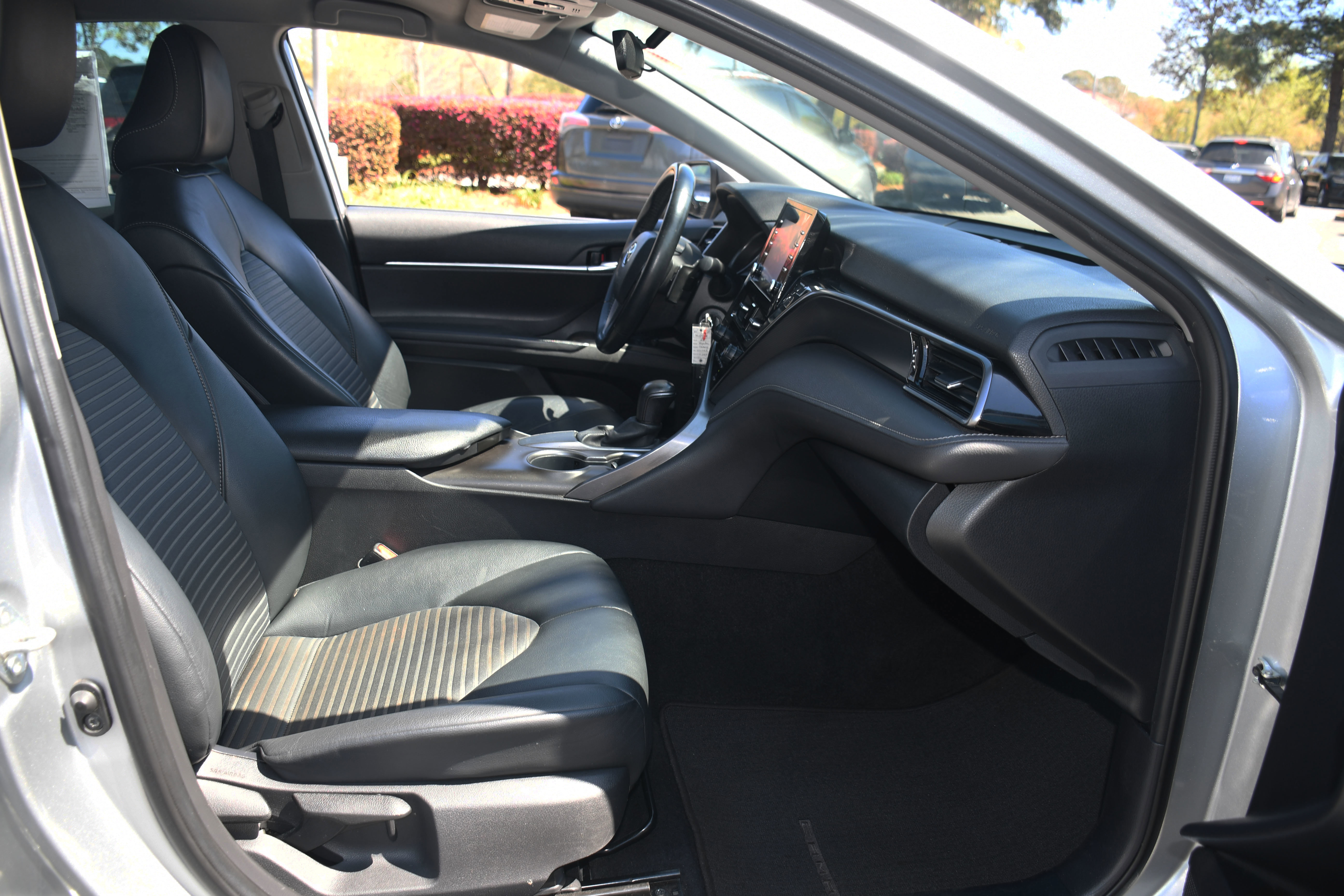 Used 2021 Toyota Camry SE image 19