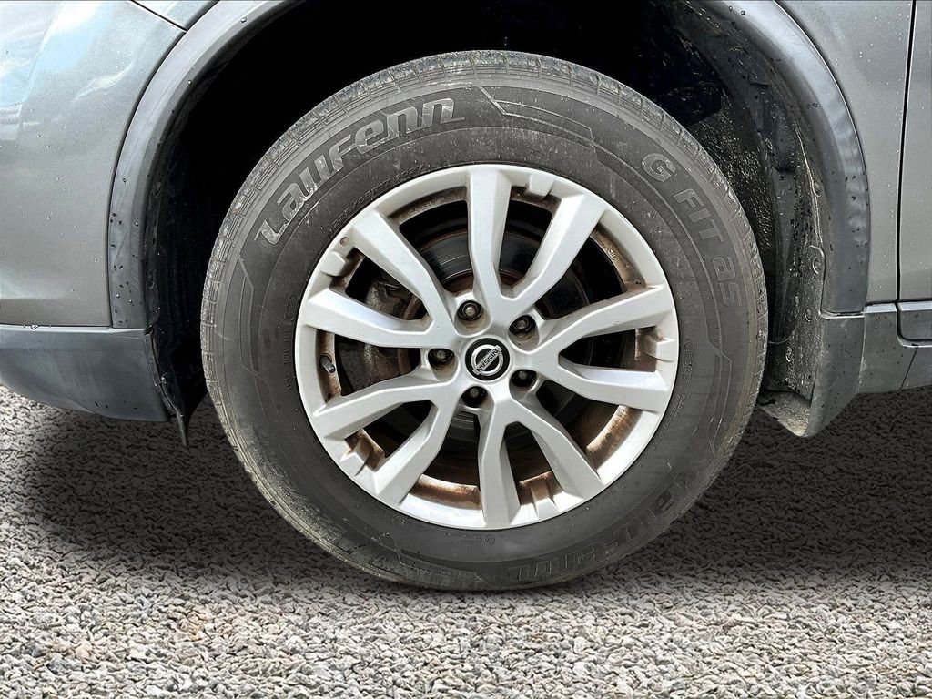 Used 2018 Nissan Rogue SV image 9