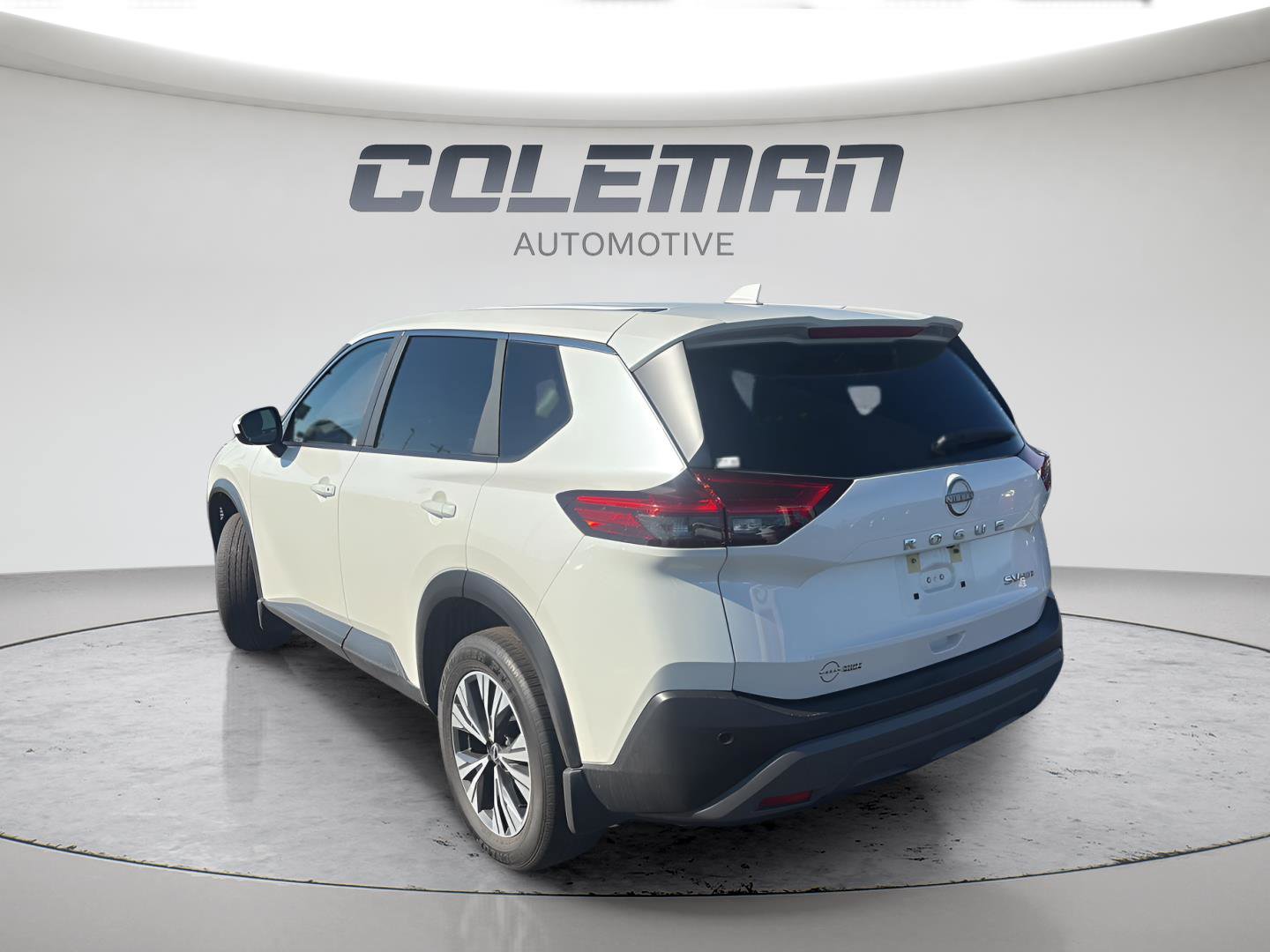 Used 2023 Nissan Rogue SV image 4