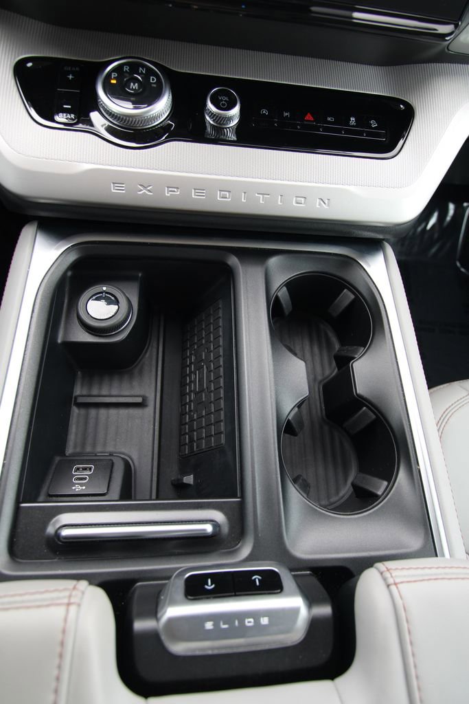 Used 2025 Ford Expedition Active image 28