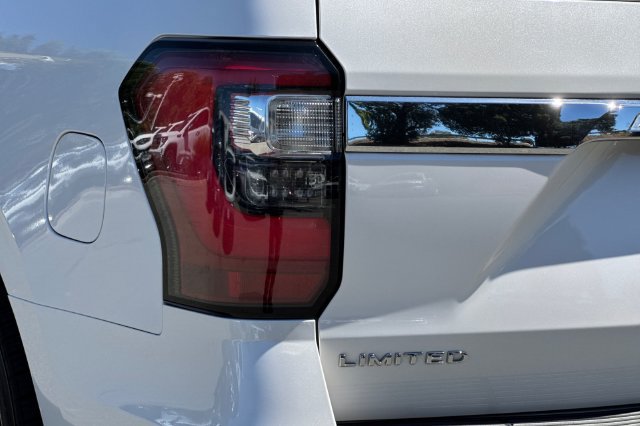 Used 2019 Ford Expedition Limited w/ Special Edition Package AWD/4WD image 29