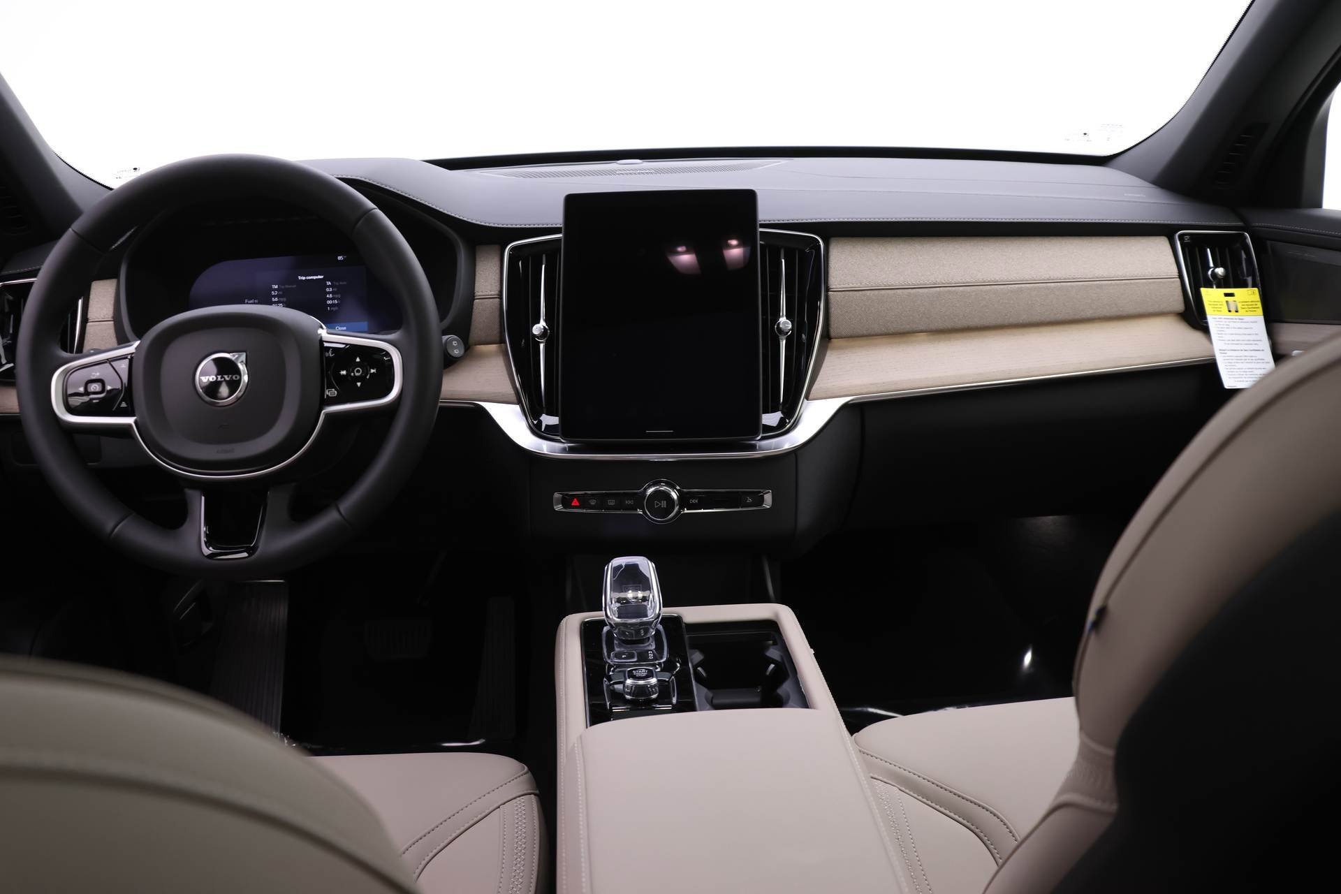 New 2026 Volvo XC90 B6 Plus w/ Protection Package Premier image 8