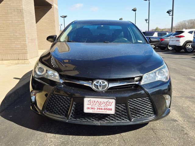 Used 2015 Toyota Camry SE image 2