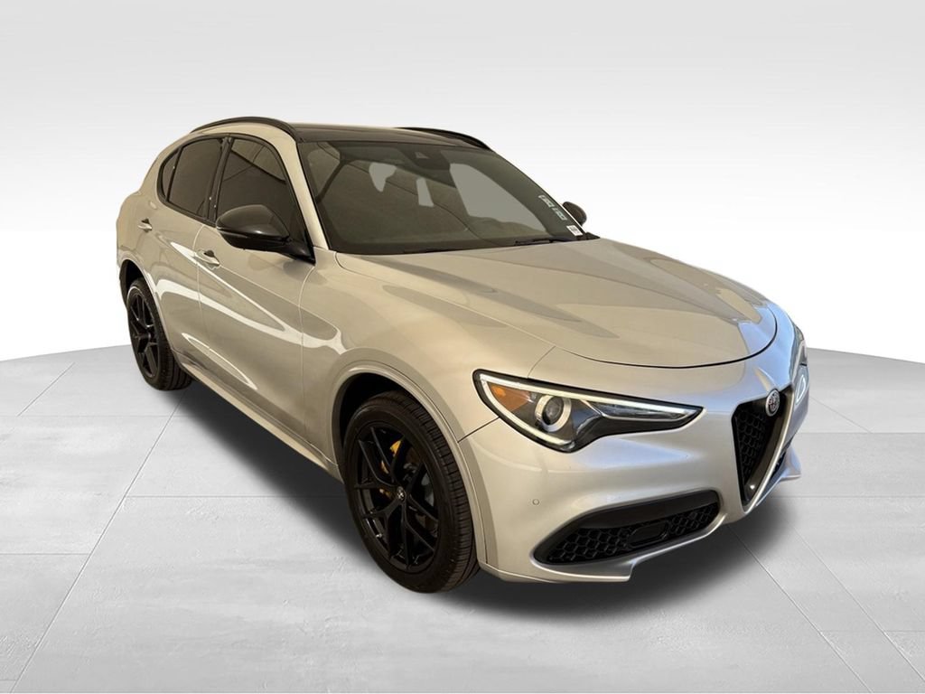 Used 2021 Alfa Romeo Stelvio Ti Sport AWD/4WD image 5
