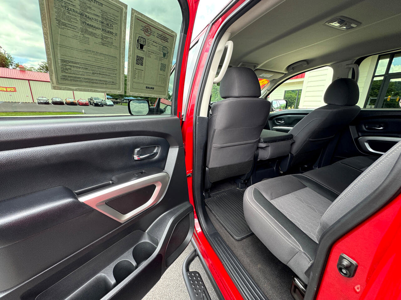 Used 2021 Nissan Titan SV w/ Accessory Utility Package image 12