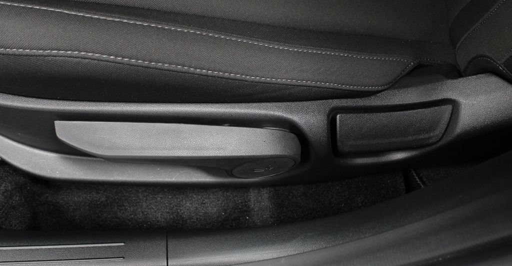 Used 2025 Hyundai Elantra Sport FWD image 23