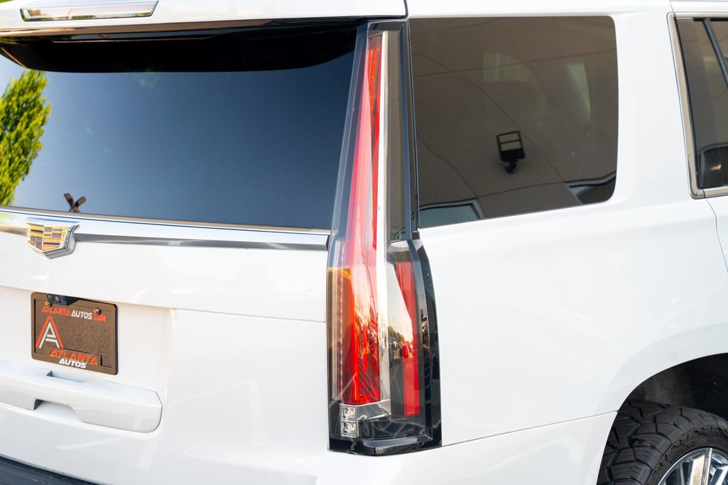 Used 2017 Cadillac Escalade Premium Luxury AWD/4WD image 13