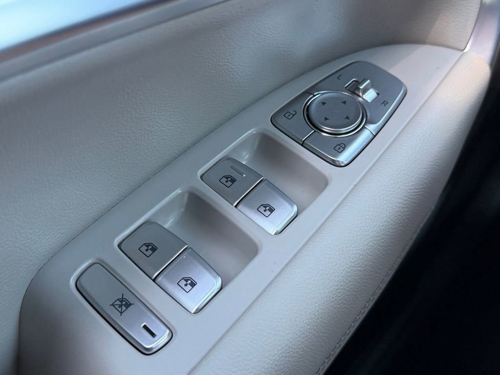 Used 2023 Genesis G70 2.0T image 20