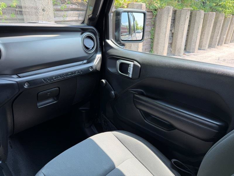 Used 2018 Jeep Wrangler Unlimited Sport AWD/4WD image 13