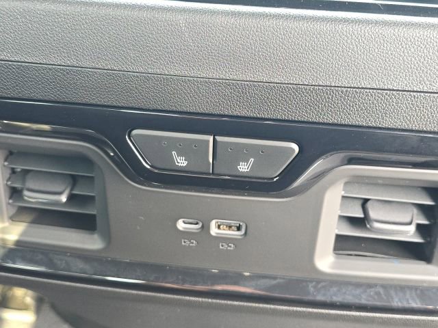 Used 2025 Chevrolet Silverado 2500 ZR2 w/ Technology Package image 17