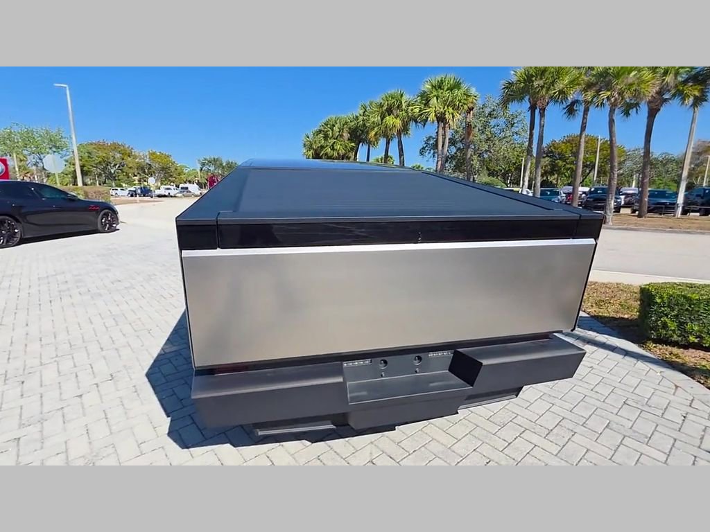 Used 2024 Tesla Cybertruck AWD Crew Cab image 51