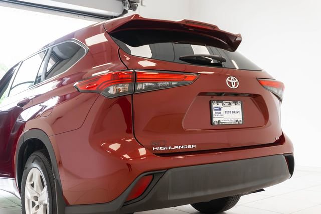 Used 2023 Toyota Highlander LE FWD image 10