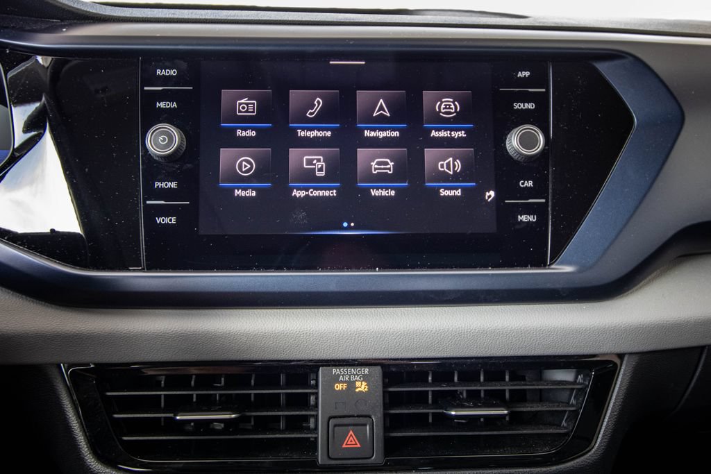 Certified 2023 Volkswagen Taos SE w/ Panoramic Sunroof Package FWD image 40