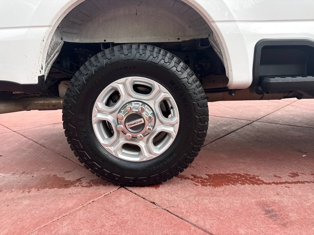 Certified 2025 Ford F250 XLT w/ 360-Degree Camera Package AWD/4WD image 36