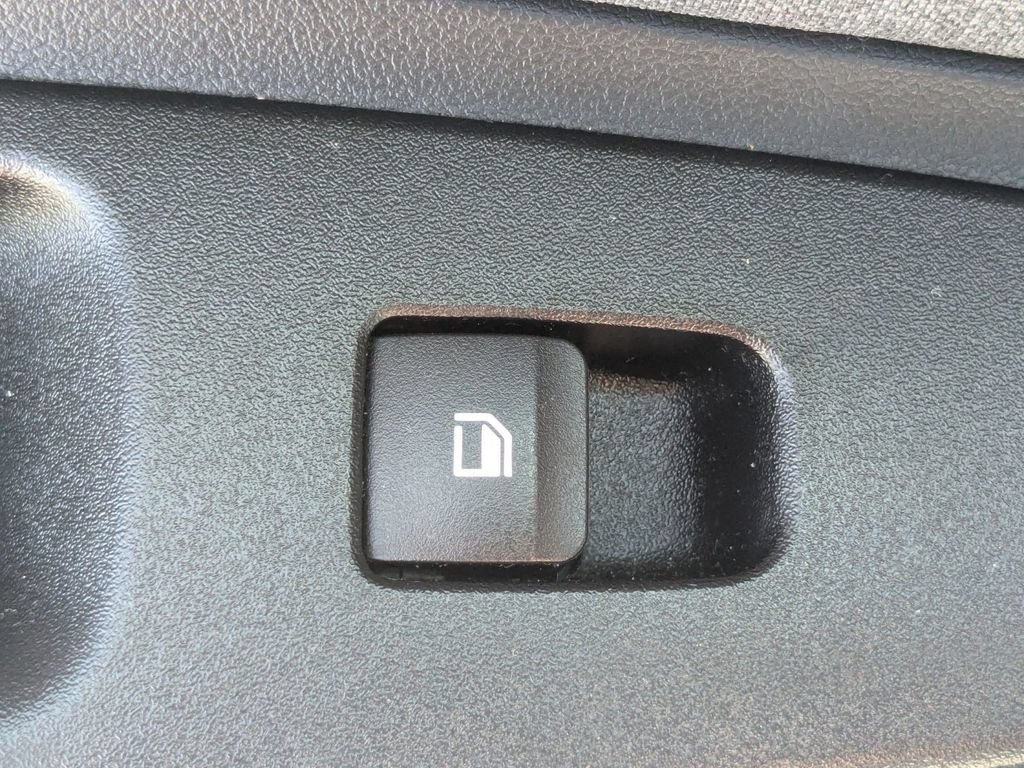 Used 2025 Hyundai Elantra Limited FWD image 27
