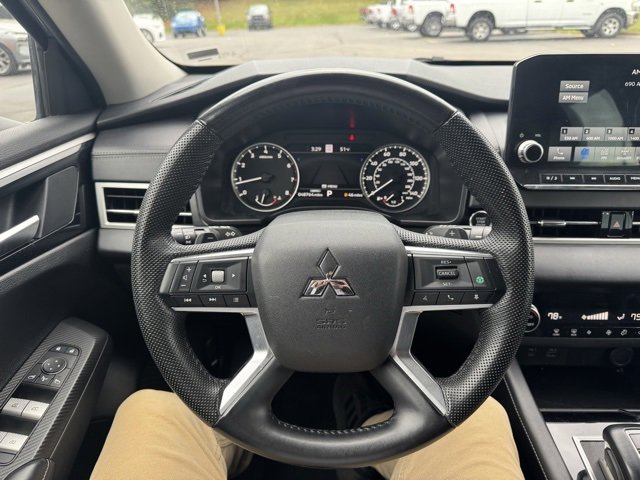 Used 2023 Mitsubishi Outlander SE image 19