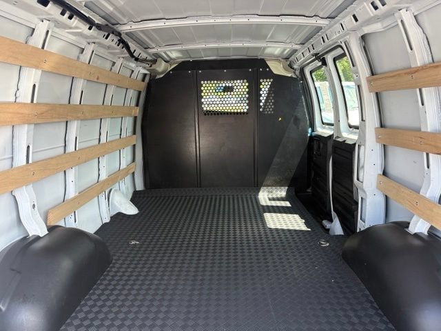 Used 2025 GMC Savana 2500 w/ Driver Convenience Package RWD image 7