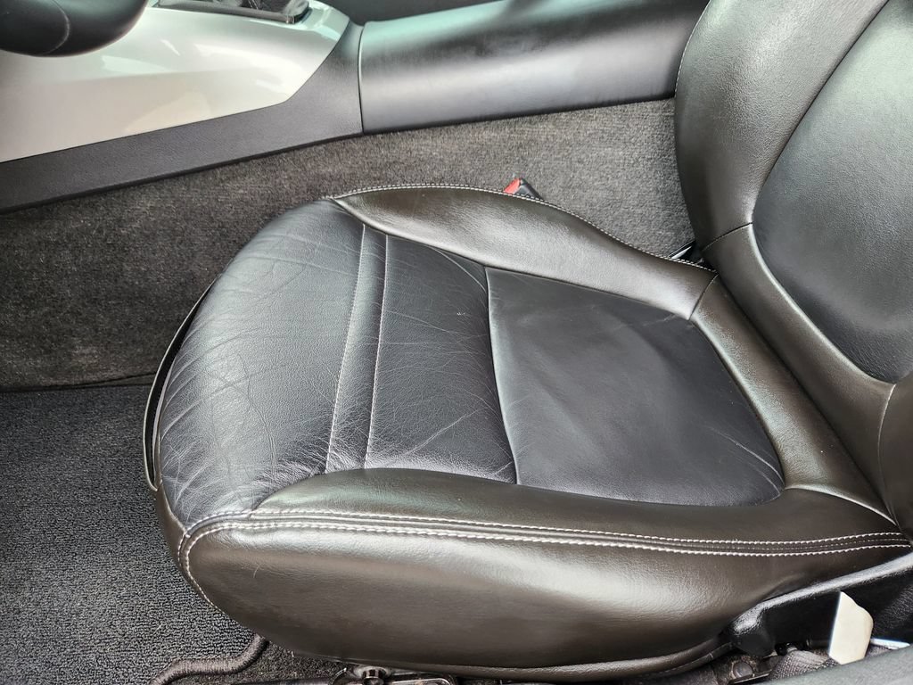 Used 2009 Saturn Sky Red Line RWD image 25
