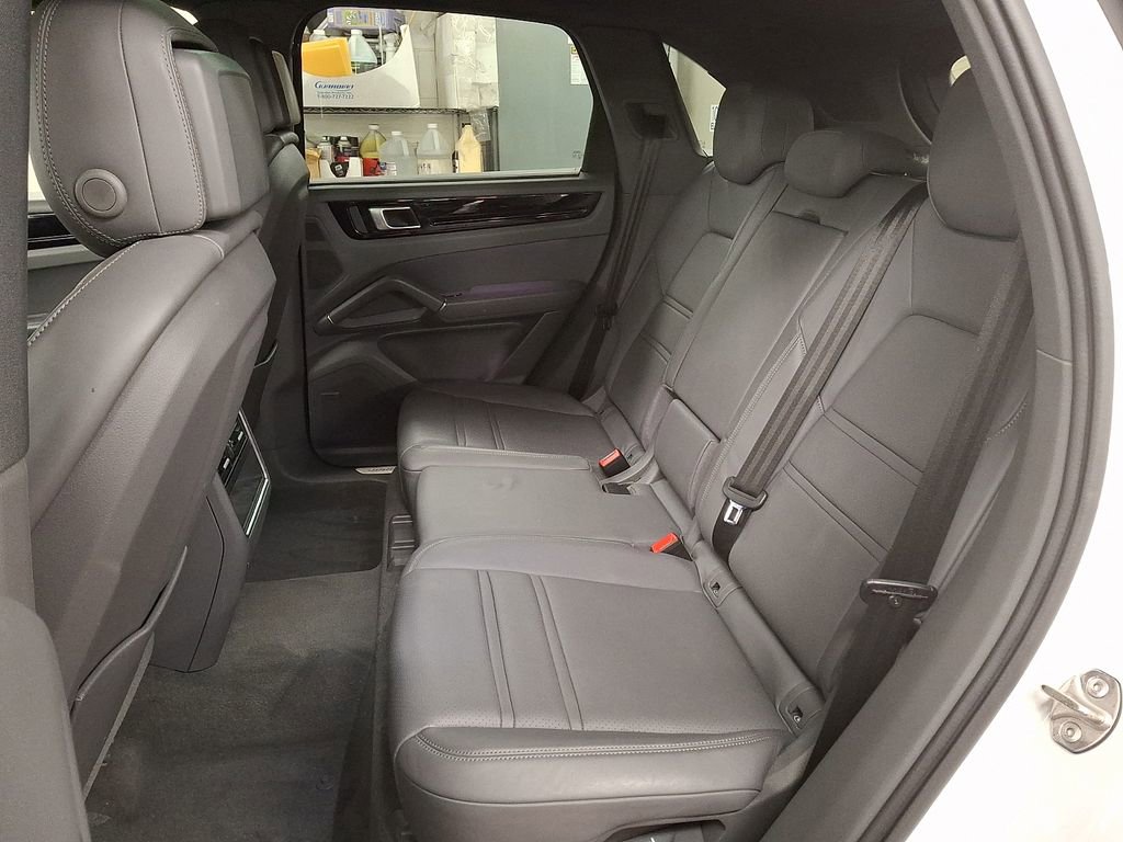 Used 2023 Porsche Cayenne image 7