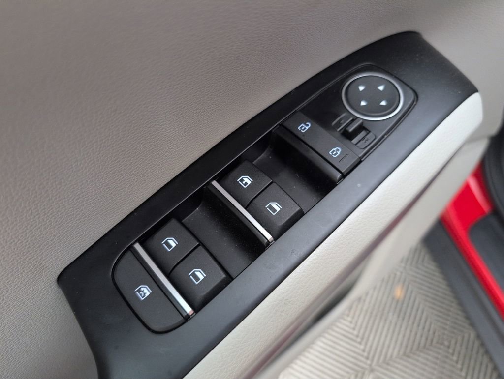 Used 2025 Kia Soul LX w/ LX Technology Package FWD image 32