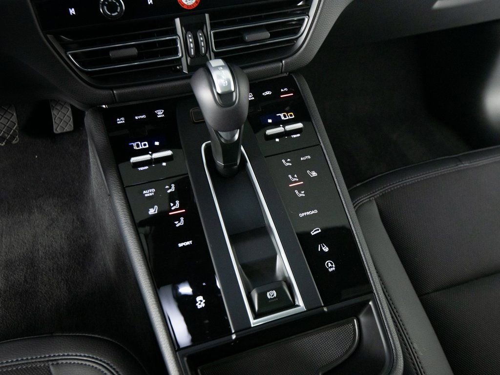 Certified 2025 Porsche Macan image 26