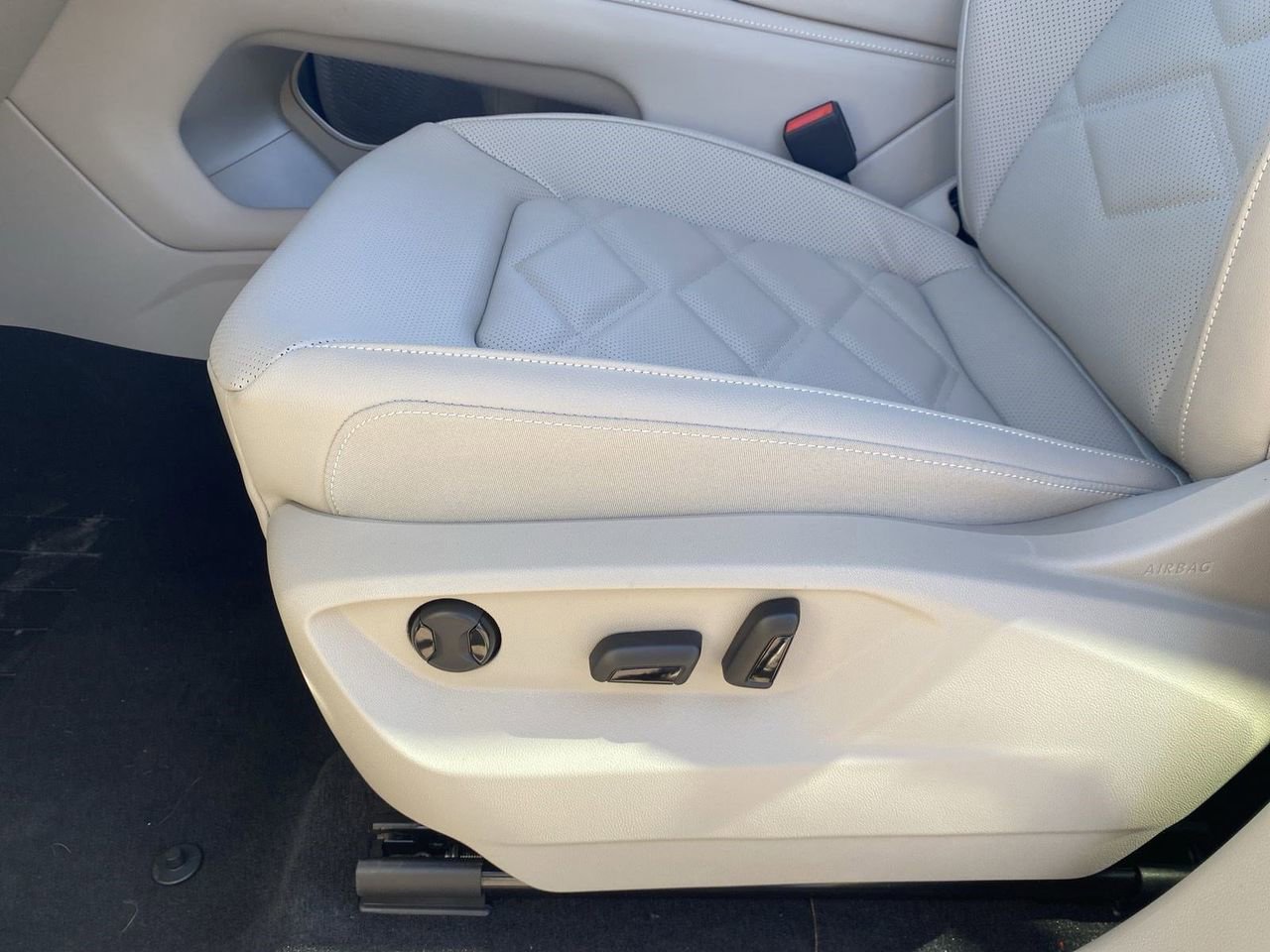 New 2026 Volkswagen Atlas SE image 16