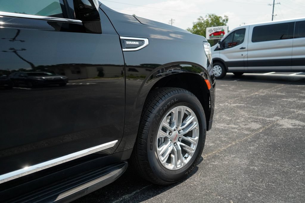 Used 2024 GMC Yukon XL SLT w/ SLT Luxury Package AWD/4WD image 18