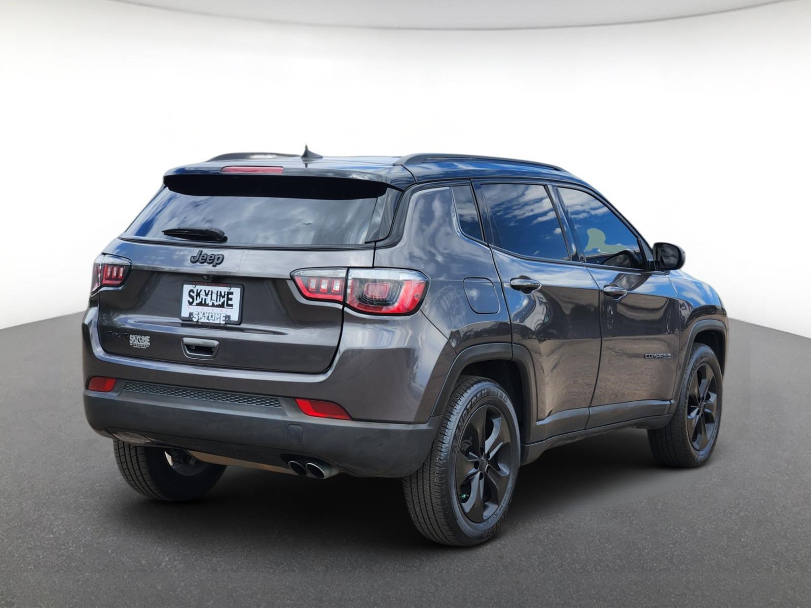 Used 2018 Jeep Compass Latitude w/ Popular Equipment Group AWD/4WD image 3