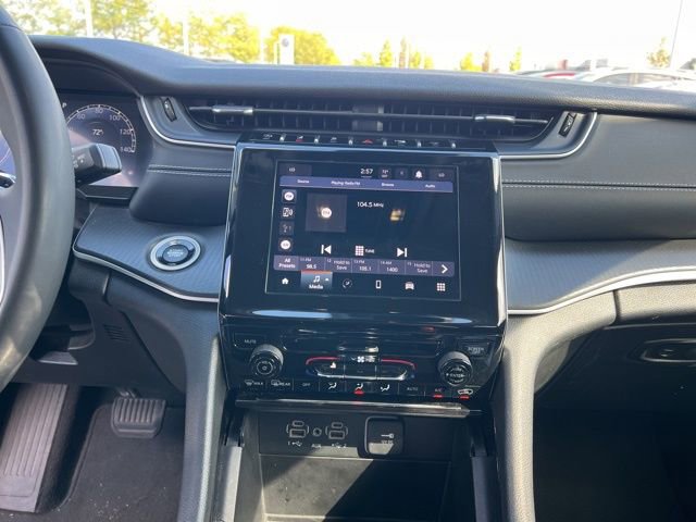 Used 2023 Jeep Grand Cherokee L Laredo image 16