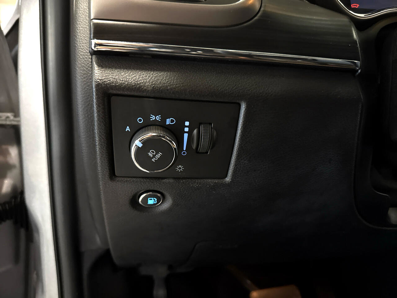 Used 2019 Jeep Grand Cherokee Limited image 11