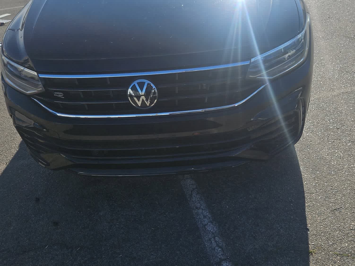 Used 2022 Volkswagen Tiguan SE R-Line image 4