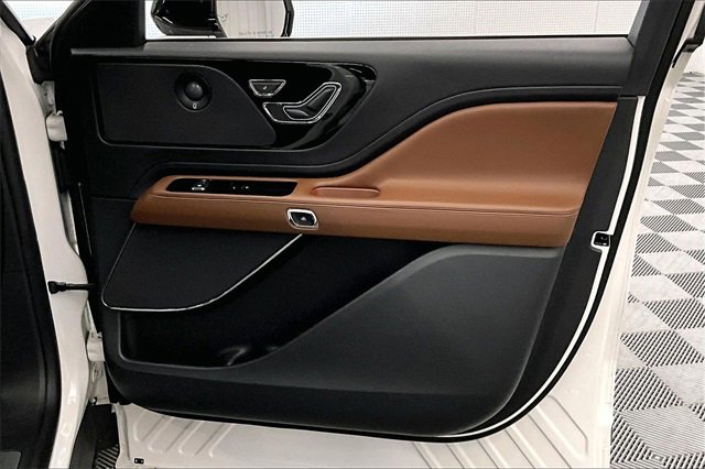 Used 2023 Lincoln Aviator Reserve w/ Elements Package Plus image 18