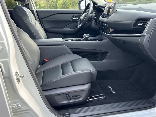 Certified 2025 Nissan Rogue SL w/ Tech Package FWD image 15