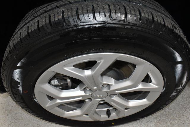 Used 2024 Jeep Compass Latitude image 9