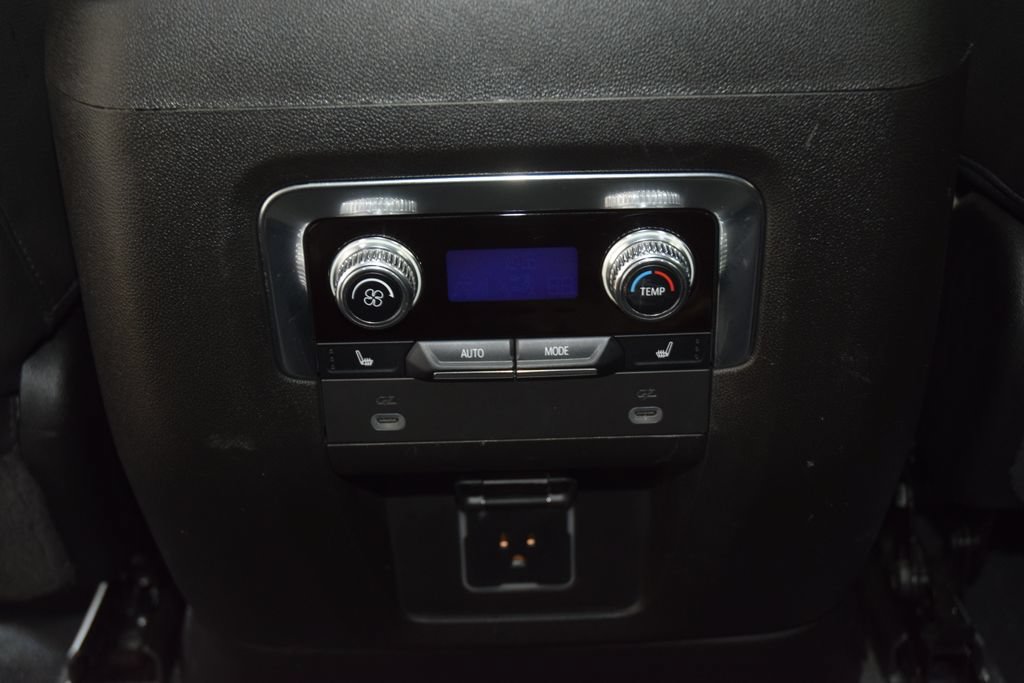 Used 2023 GMC Yukon XL AT4 w/ AT4 Premium Package AWD/4WD image 46