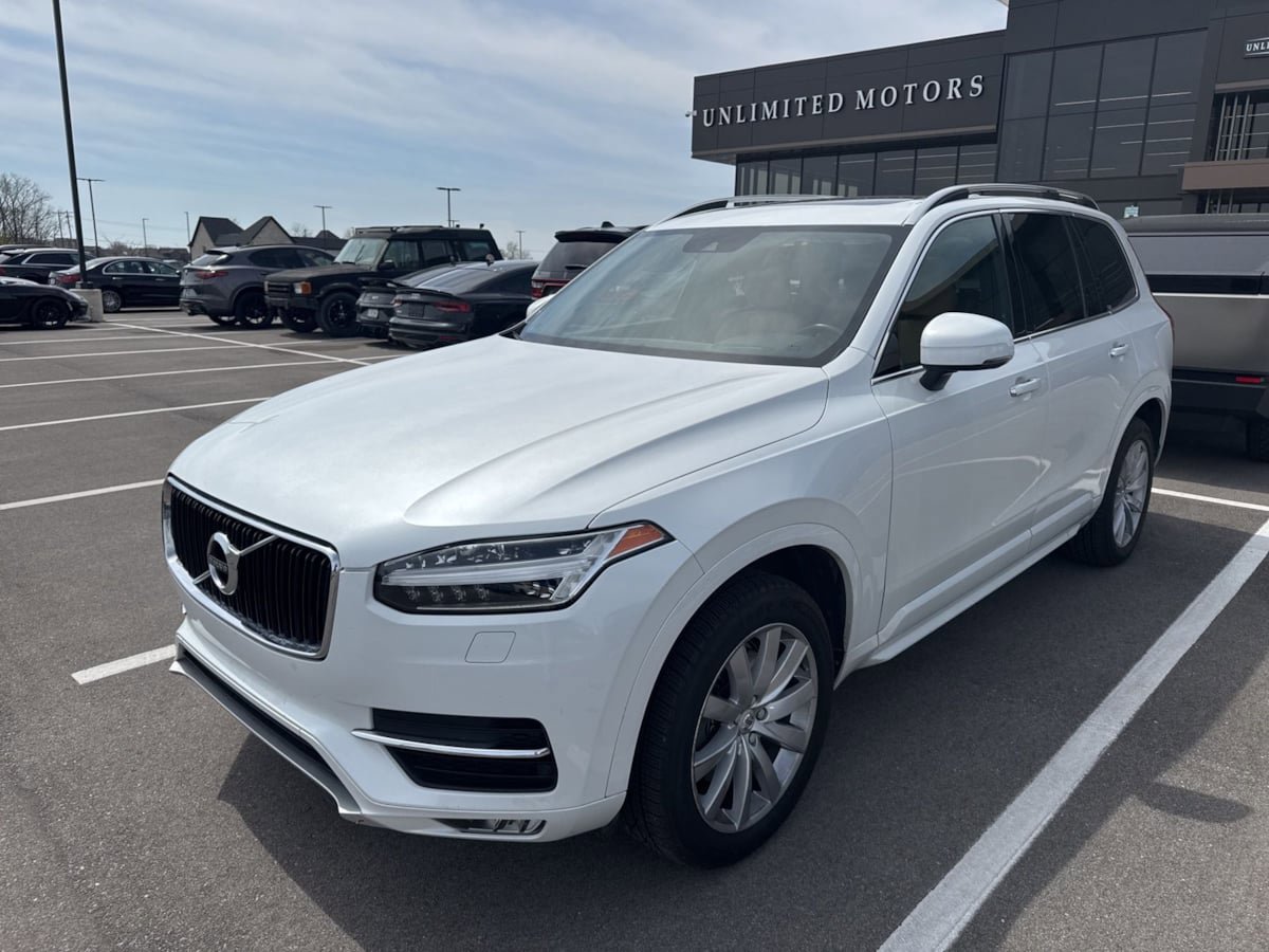 Used 2016 Volvo XC90 T6 Momentum w/ Momentum Plus Package AWD/4WD image 3