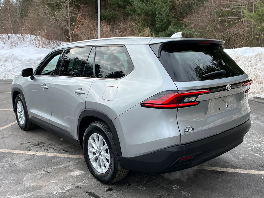 Used 2025 Toyota Grand Highlander AWD image 3
