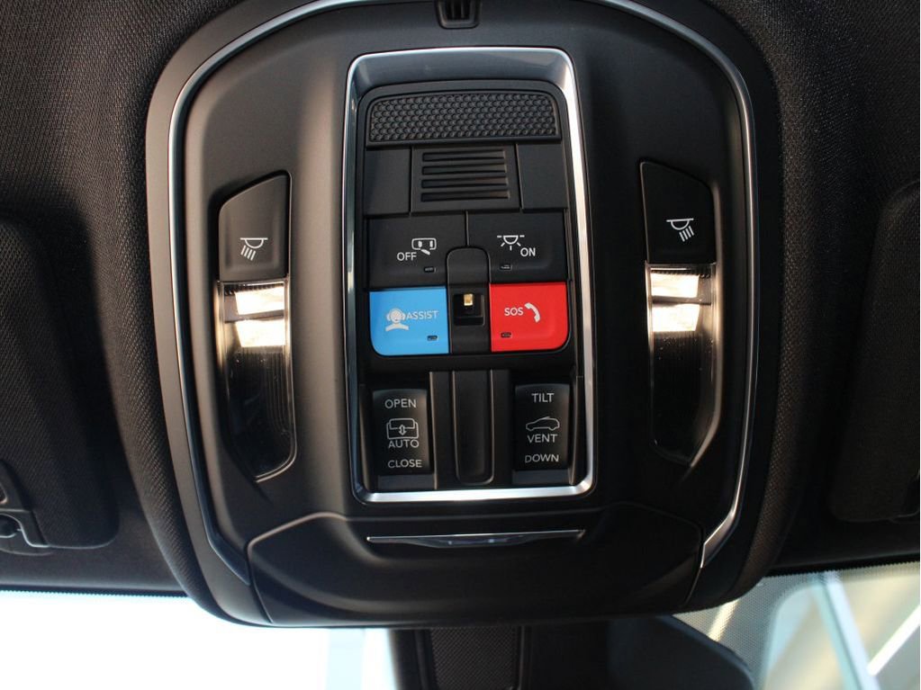 New 2025 Jeep Grand Cherokee L Laredo image 21